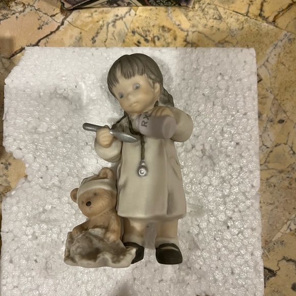 KIM ANDERSON pretty as a picture Enesco Wedding Set and Doctor Figurine - Picture 3 of 4